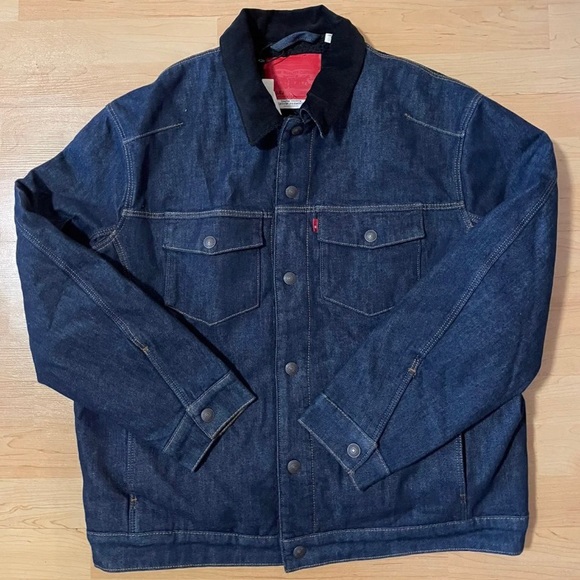 Levi’s Sherpa Trucker Jacket Medium Mens Rare designer coat